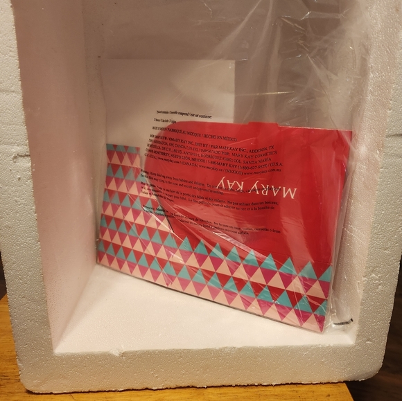 Mary Kay gift boxes Special Edition - Picture 2 of 4